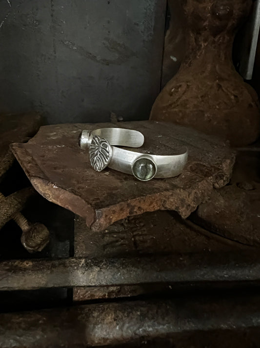 Monstera Labradorite Cuff