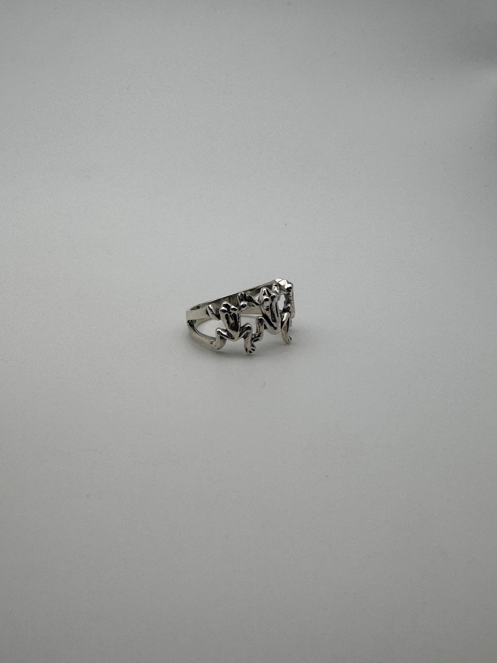 Froggy Seance Ring