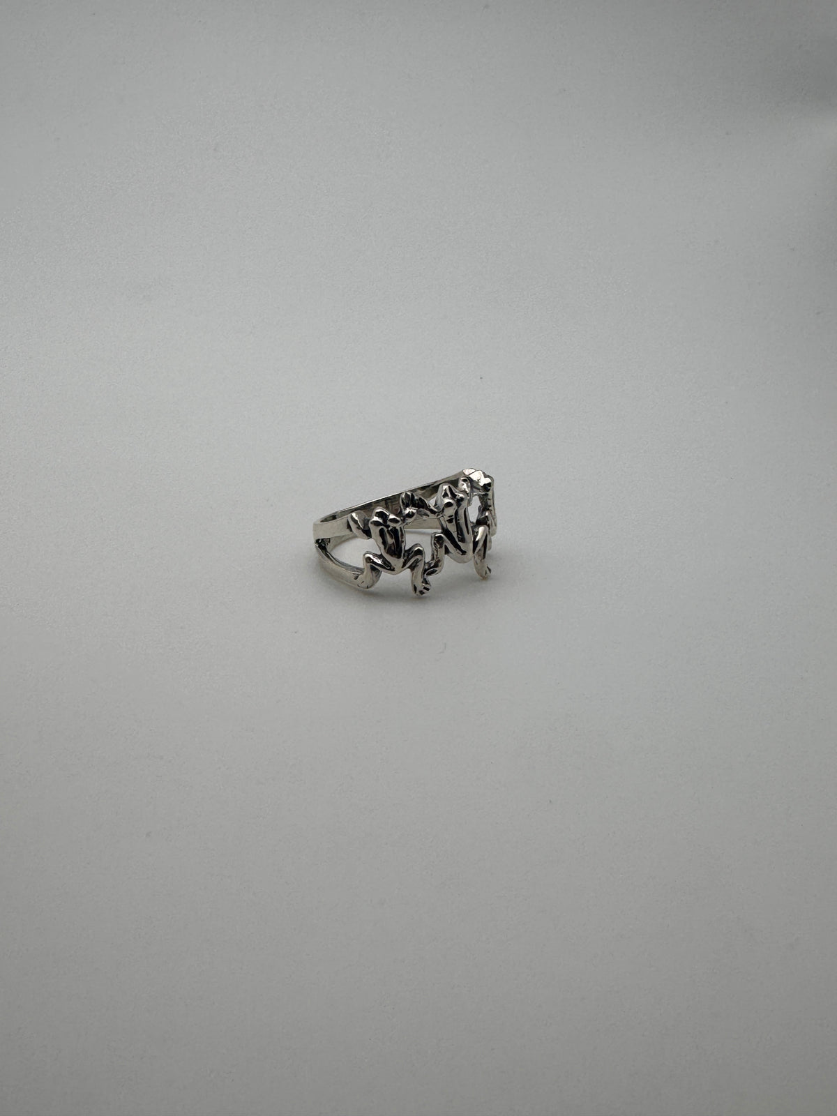 Froggy Seance Ring