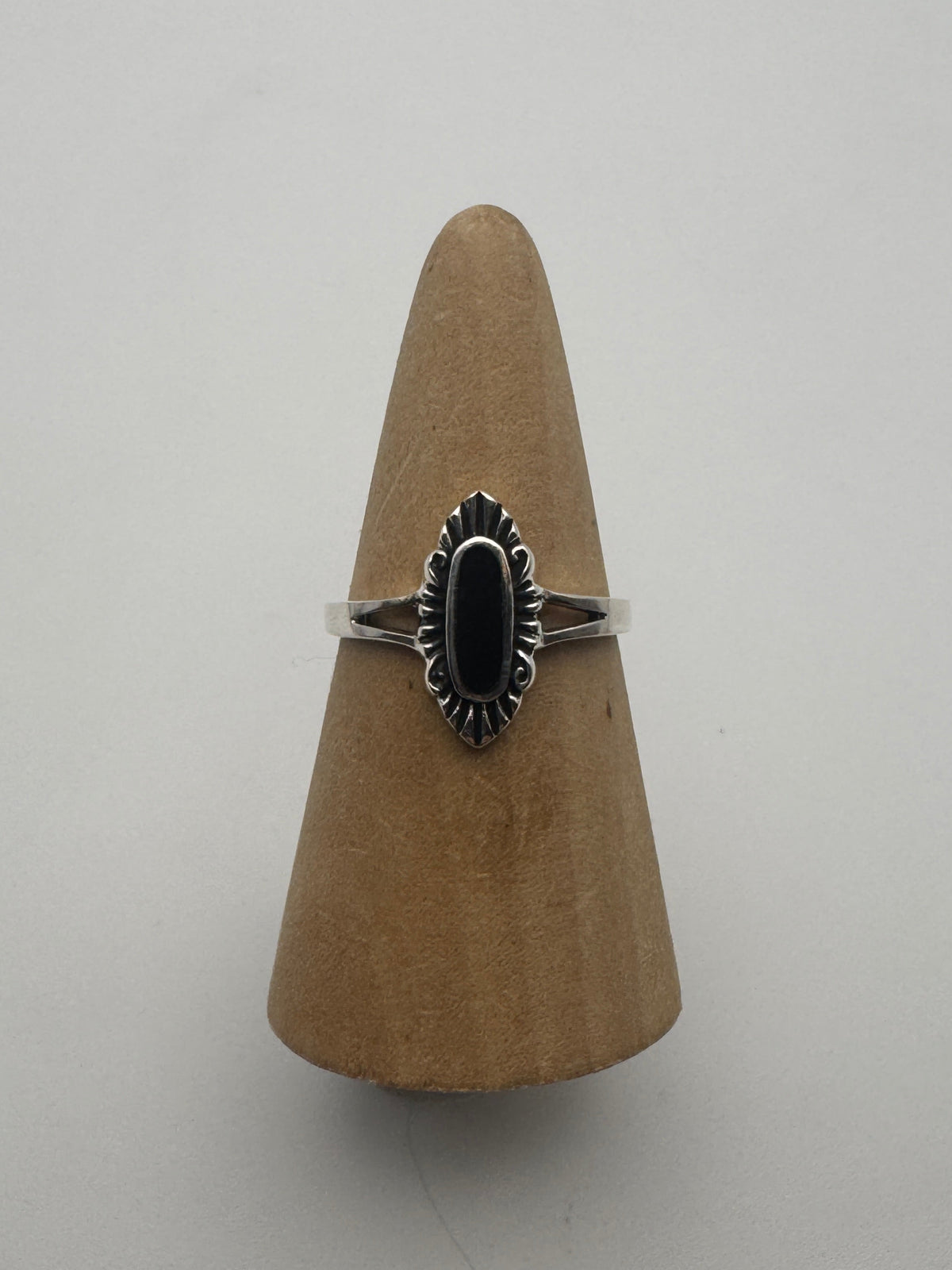 Onyx Retro Ring