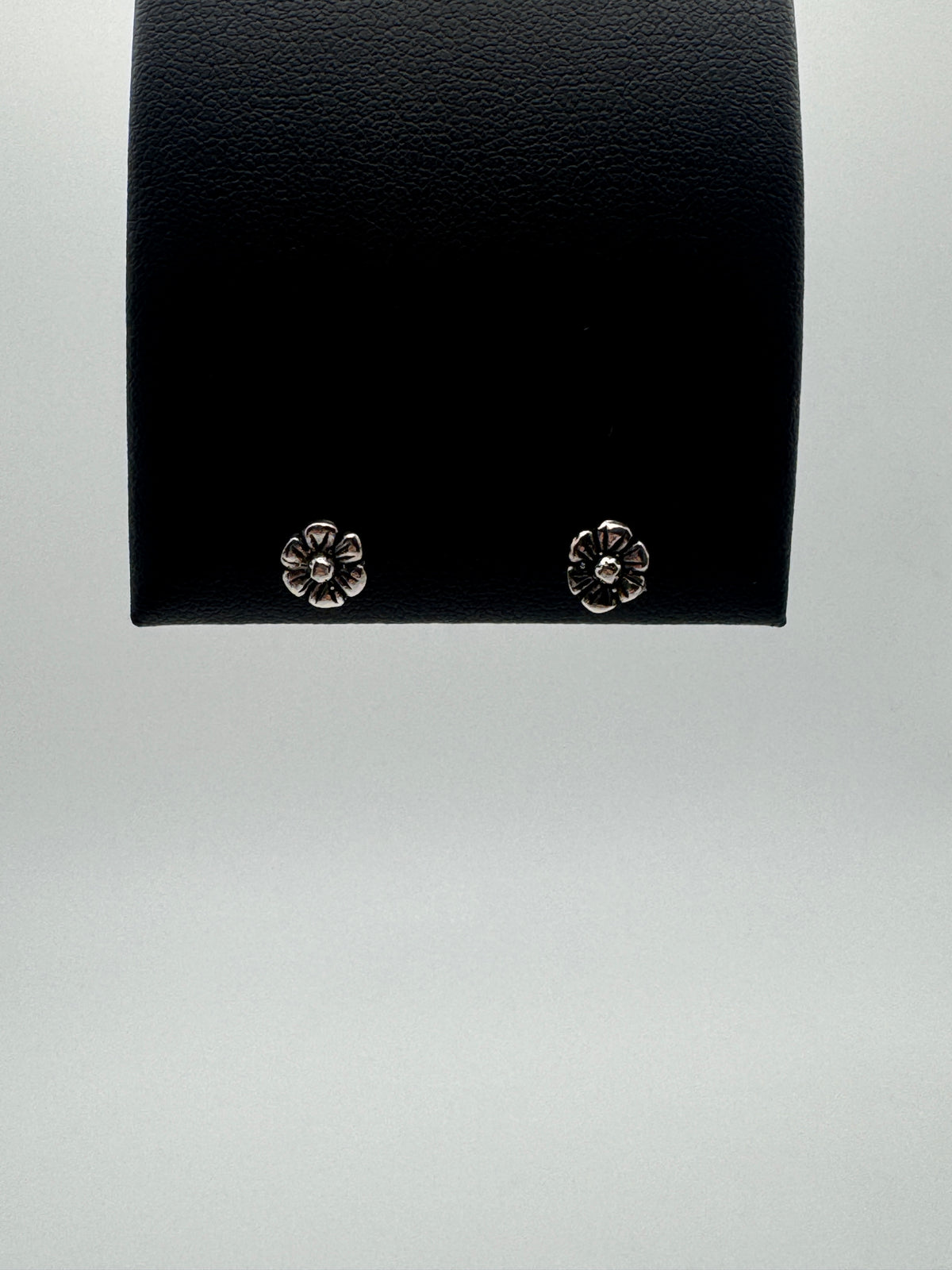 Daisy Studs
